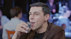 Capítulo 26 Rosario logra saltar de la avioneta con ayuda de Jonás. ¡El Ángel llega a su rescate!