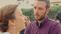 Capítulo 44 Andrómeda fracasó en su intento por encontrar alguna pista de su amiga. ¡Aurora la cachó y corrió de casa de El Ángel!