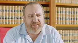 Capítulo 51 | Guarro descubre que Jonás es el infiltrado de El Ángel. Toxina pone al tanto a Arteaga y decide perdonarle la vida.