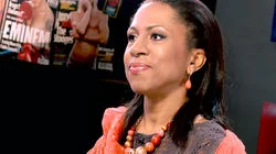 Как на российском телевидении начали говорить про секс — Интервью с телеведущей Еленой Хангой о том, почему «Про это» смотрели все, но никто не признавался