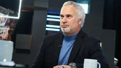 «Каждый раз я выходил из „Метелицы" и думал: „Мне в этот раз дадут по голове или в следующий"» — Валерий Меладзе о пути от звукоинженера до народного артиста, бремени внезапной популярности и о том, как рисковал жизнью в девяностых