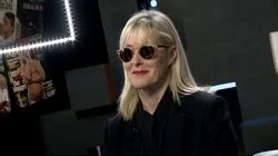 Джоанна Стингрей: «Когда меня схватили КГБ, ни один русский не повернулся, они просто продолжали идти, будто ничего не случилось». Американская певица в стране чудес