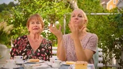 Pokerlag og stygg statue