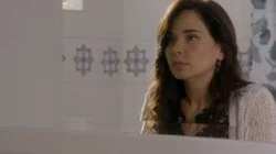 Carolina intenta ocultar su embarazo