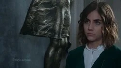 Mía amenaza a Raquel