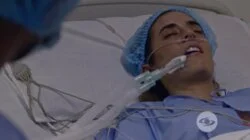 Juancho entra a prisión, y por órdenes externas, atentan contra él