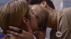 Charly vuelve a caer en sus viejos vicios