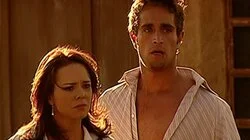 Fernando pesca en río revuelto