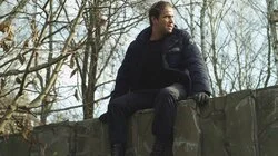 Женщина в атласном халате