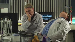 Стеклянный дом