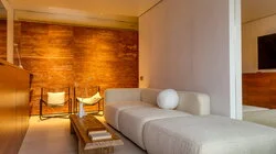 Гостиная с пылающей стеной