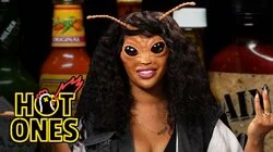 SZA Bugs Out While Eating Spicy Wings