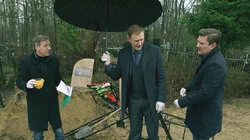 На кладбище