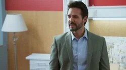 Él es su nuevo tutor