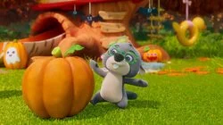 Rabbit, Bea Make a Jack-o'-Lantern