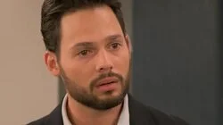 ¡Adolfo es tu verdadero padre!