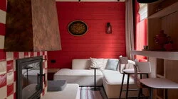 Красная комната с камином и самоваром