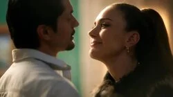 Te mueves a la sombra del diablo