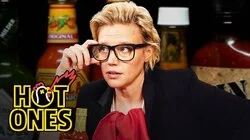 Kate McKinnon Gets Weird While Eating Spicy Wings