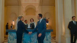 Comme le nez au milieu de la figure