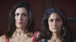 Se están escondiendo en un sitio público