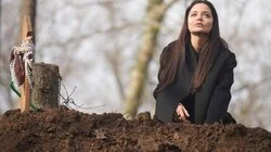 Saçılmış Bir Nar Gibi