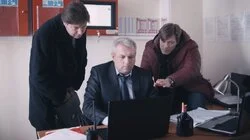 Эти глаза напротив