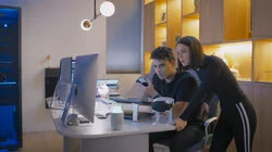 Charly despierta en el hospital y Sky renuncia a Soul & Bass