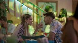 Charly piensa que Sky es aliada de Mike y lo está traicionando