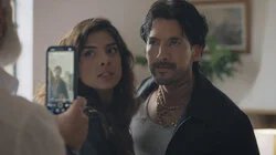 Charly se acerca al paradero de Yeimy e Irma