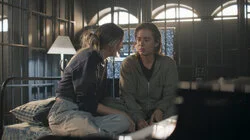 Yeimy intenta escapar de la prisión de Mike, pero está muy débil