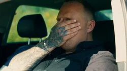 Gutta venter på penger