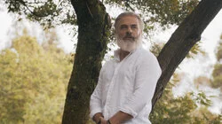 Mike le tiende una trampa a Charly, y Ángel queda herido