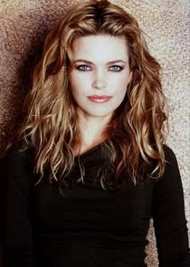 Amelia Heinle